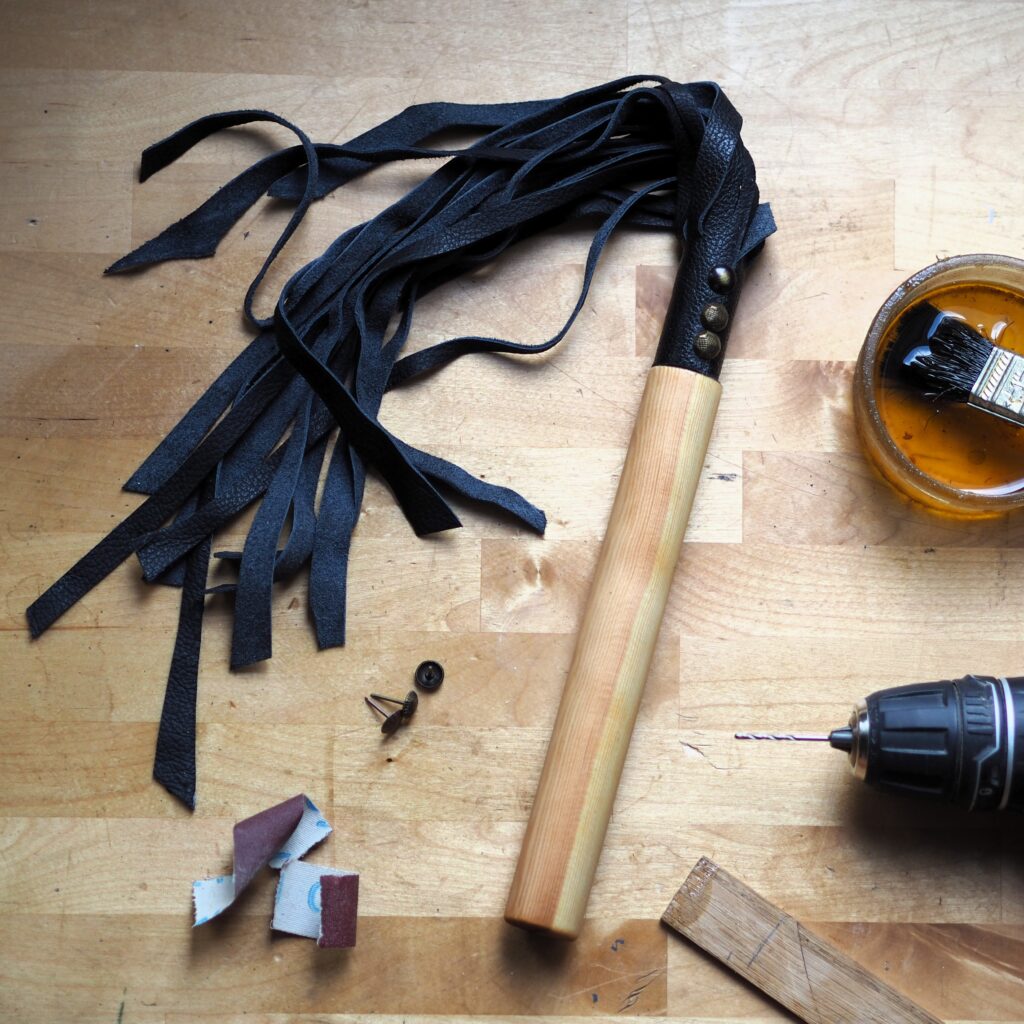 Selbst gebauter Flogger aus dem DIY Workshop in Stuttgart